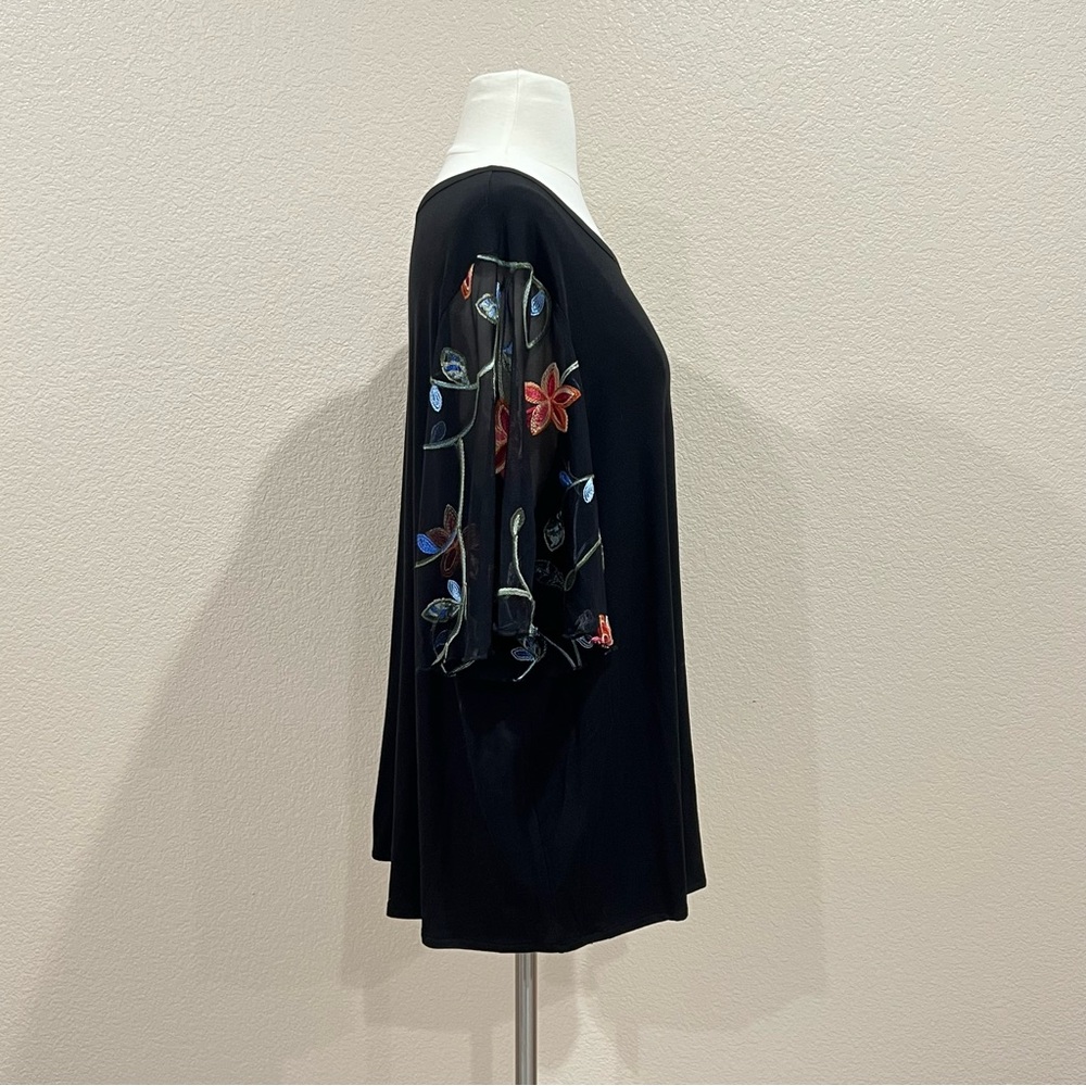 Kim & Cami Black Top with Embroidered Floral Mesh Sleeves 2X - Picture 11 of 13